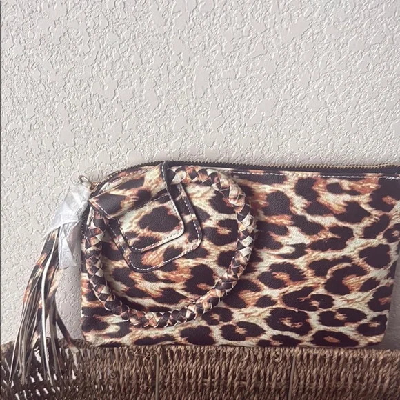 Leopard Print Wristlet - Picture 2 of 4